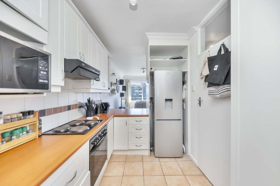 To Let 2 Bedroom Property for Rent in Green Point Western Cape